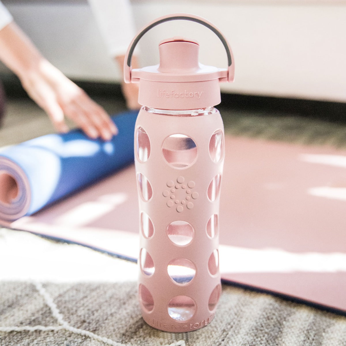 Lifefactory glass bottle with best sale flip cap and silicone sleeve